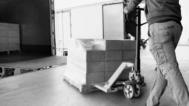 loading boxes with a hand pallet truck