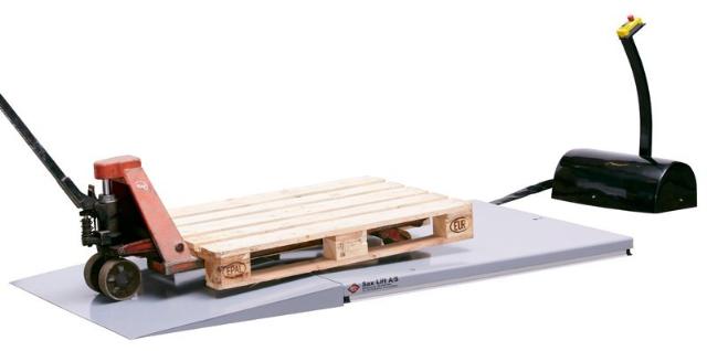 low profile lift table with pallet truck 